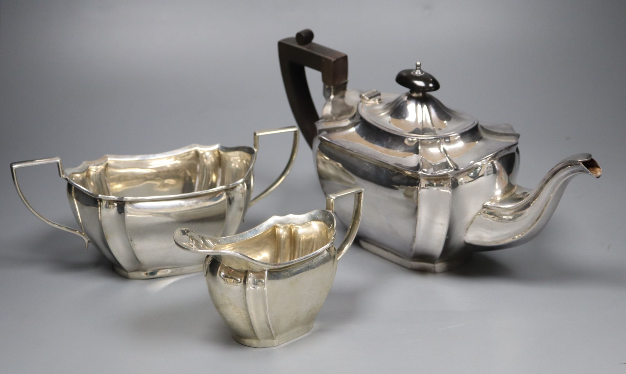 A George V matched silver three piece tea set, Sheffield, 1918,